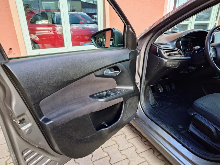 Fiat Tipo 1.6 JTDM Lounge 88 kW – fotografie 12 z 27