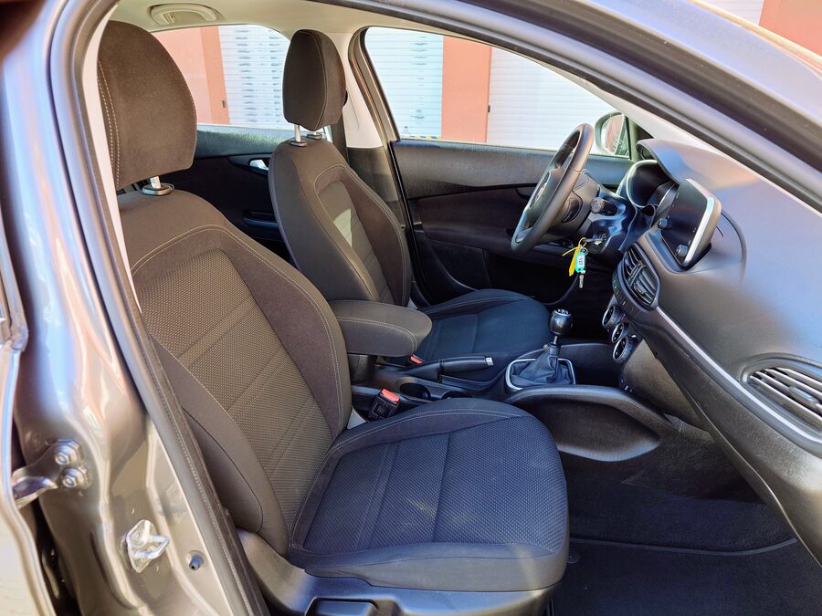 Fiat Tipo 1.6 JTDM Lounge 88 kW – fotografie 13 z 27