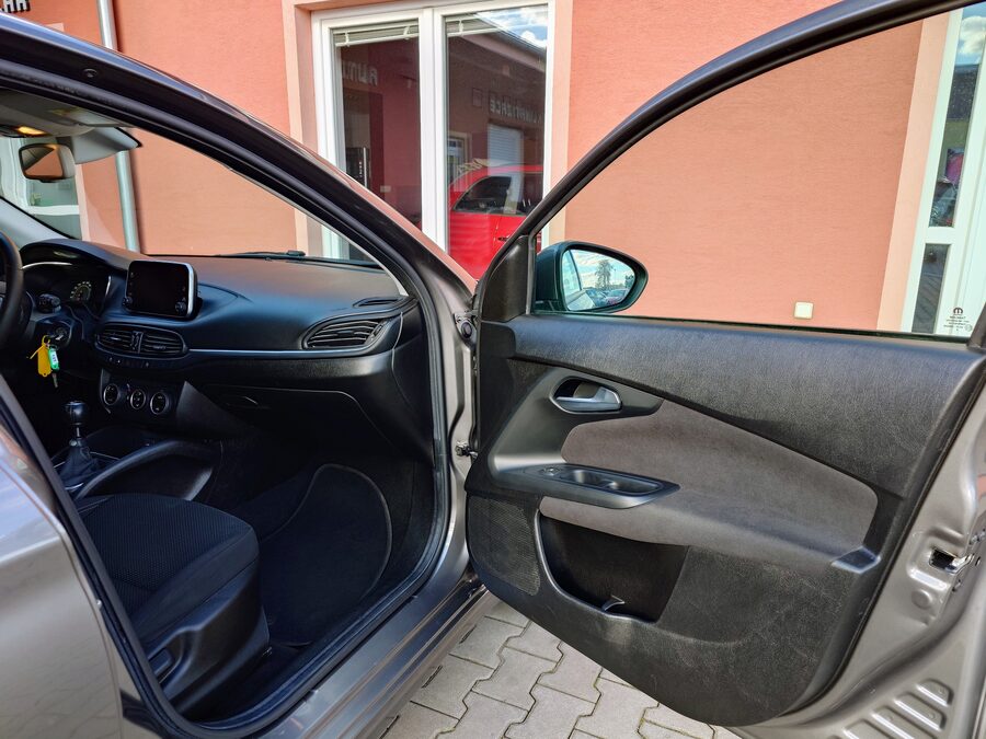 Fiat Tipo 1.6 JTDM Lounge 88 kW – fotografie 14 z 27