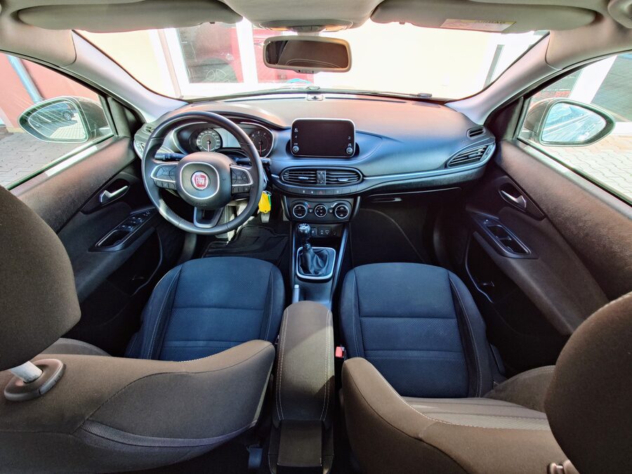Fiat Tipo 1.6 JTDM Lounge 88 kW – fotografie 19 z 27