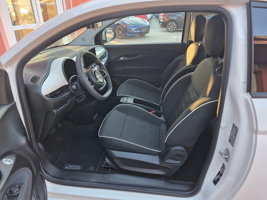 Fiat 500E ACTION 70kw – fotografie 12 z 25
