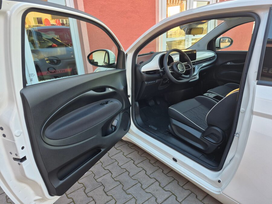 Fiat 500E ACTION 70kw – fotografie 13 z 25