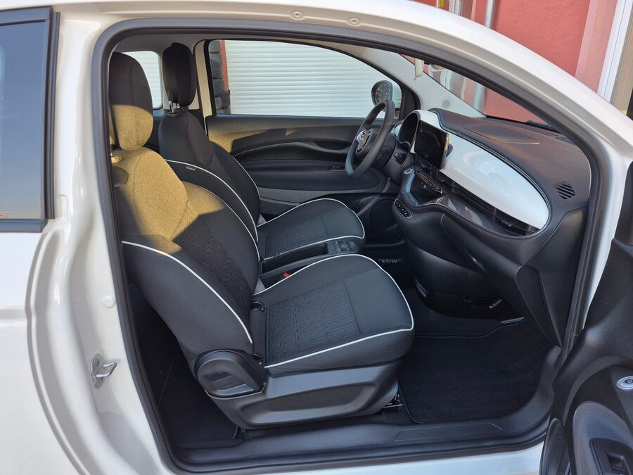 Fiat 500E ACTION 70kw – fotografie 14 z 25