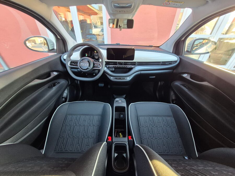 Fiat 500E ACTION 70kw – fotografie 19 z 25