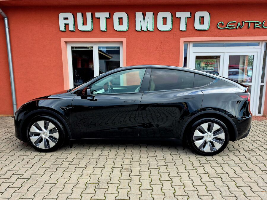 Tesla Model Y Long Range Dual Motor 378 kW, Berlín, tažné zařízení – fotografie 2 z 27