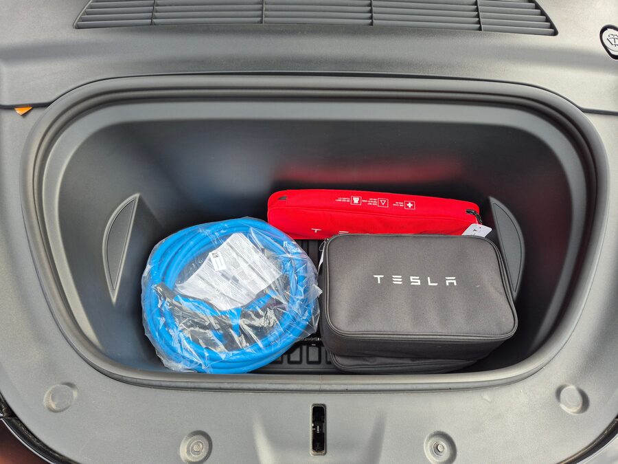 Tesla Model Y Long Range Dual Motor 378 kW, Berlín, tažné zařízení – fotografie 10 z 27