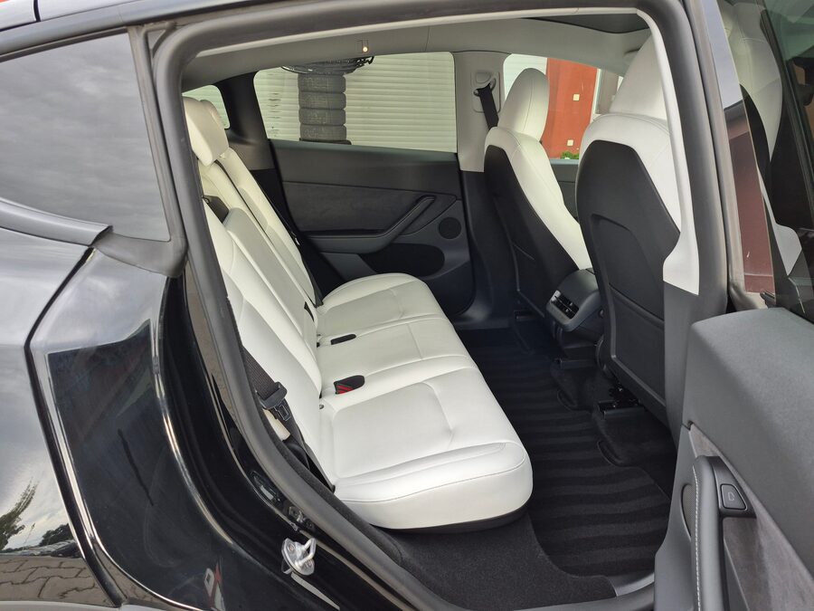 Tesla Model Y Long Range Dual Motor 378 kW, Berlín, tažné zařízení – fotografie 16 z 27