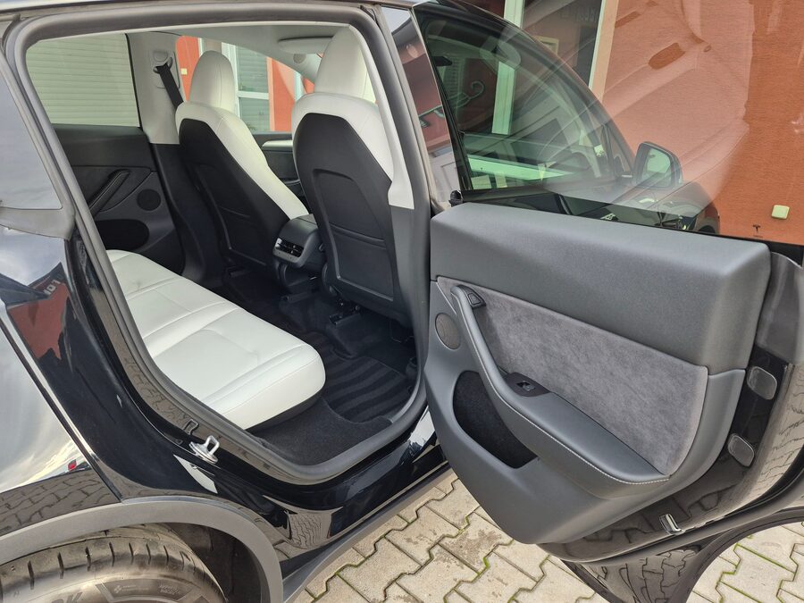 Tesla Model Y Long Range Dual Motor 378 kW, Berlín, tažné zařízení – fotografie 17 z 27