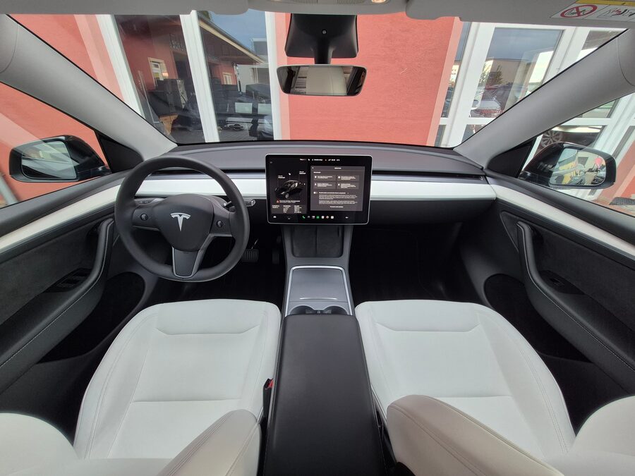 Tesla Model Y Long Range Dual Motor 378 kW, Berlín, tažné zařízení – fotografie 20 z 27
