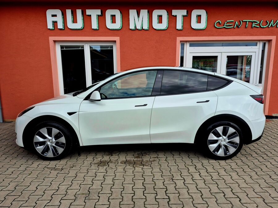 Tesla Model Y Long Range Dual Motor, Berlín tažné – fotografie 2 z 24