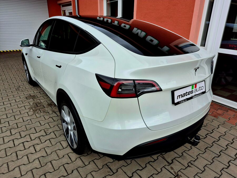Tesla Model Y Long Range Dual Motor, Berlín tažné – fotografie 3 z 24