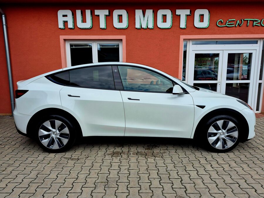 Tesla Model Y Long Range Dual Motor, Berlín tažné – fotografie 5 z 24