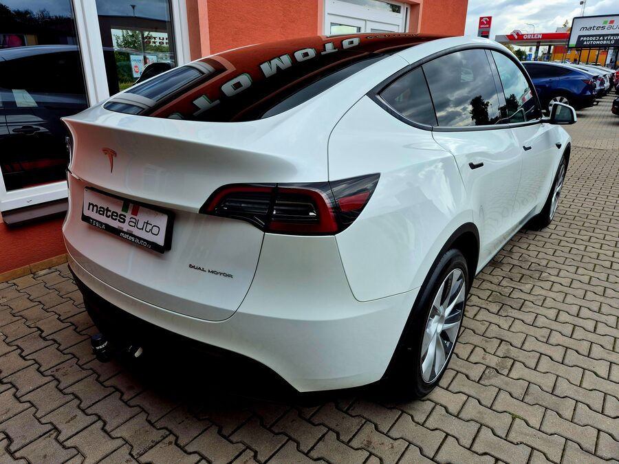 Tesla Model Y Long Range Dual Motor, Berlín tažné – fotografie 6 z 24
