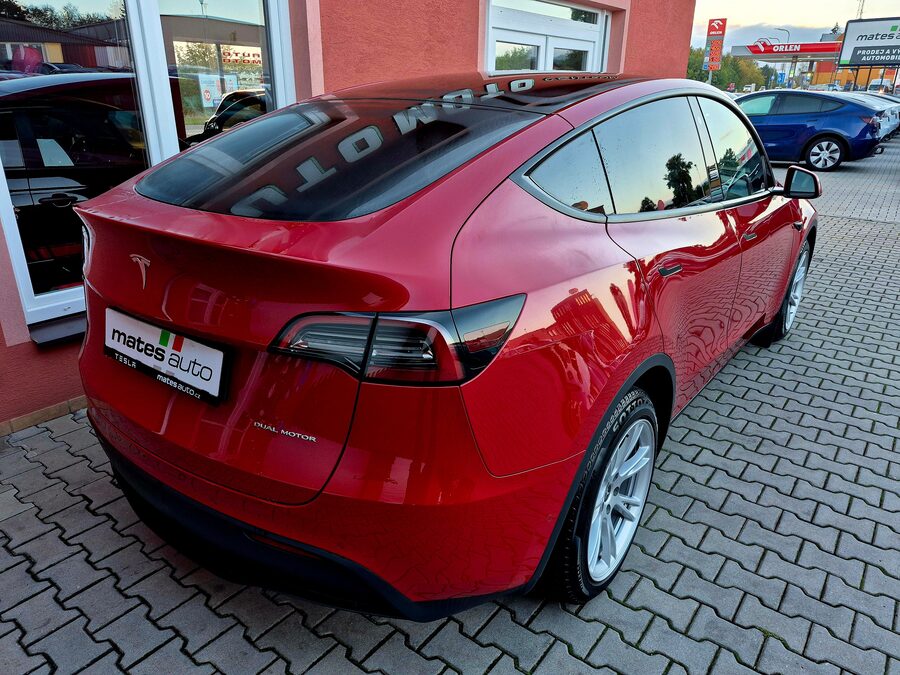 Tesla Model Y Long Range Dual Motor 378 kW – fotografie 6 z 26