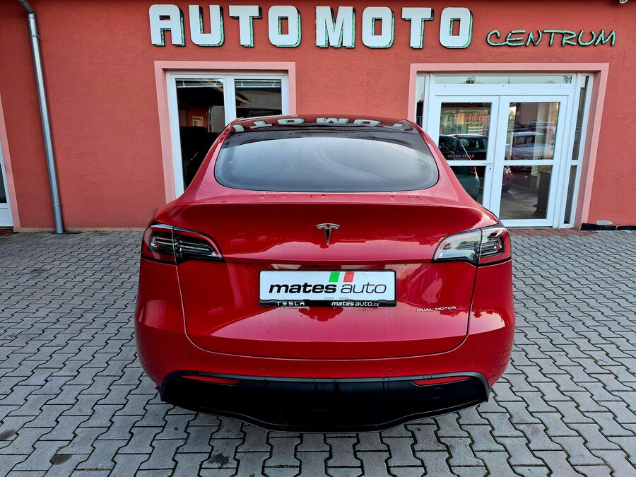 Tesla Model Y Long Range Dual Motor 378 kW – fotografie 9 z 26