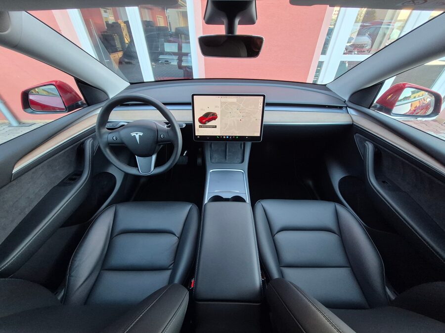 Tesla Model Y Long Range Dual Motor 378 kW – fotografie 20 z 26