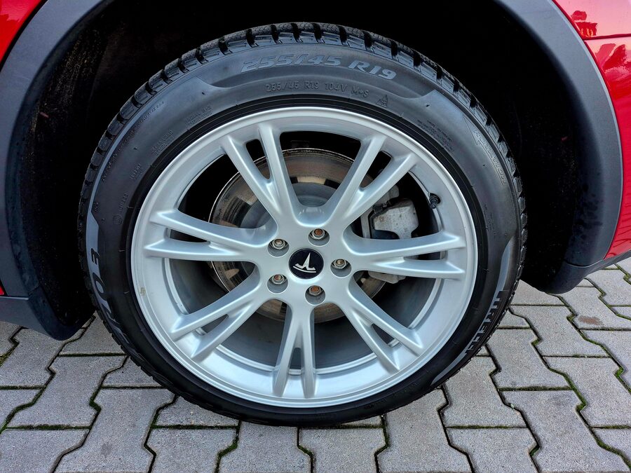 Tesla Model Y Long Range Dual Motor 378 kW – fotografie 21 z 26