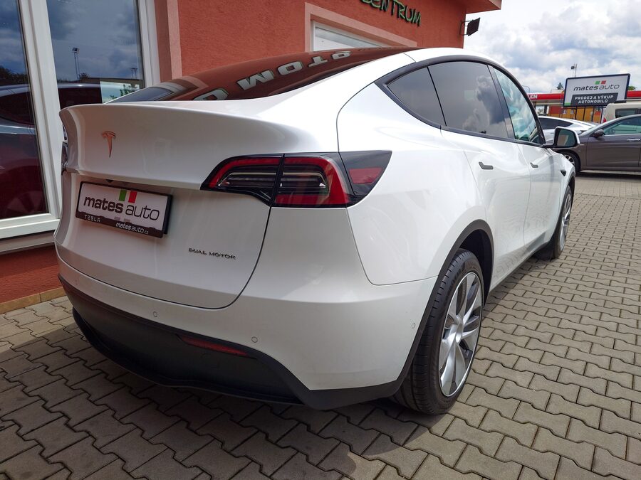 Tesla Model Y Long Range Dual Motor 378 kW – fotografie 6 z 23