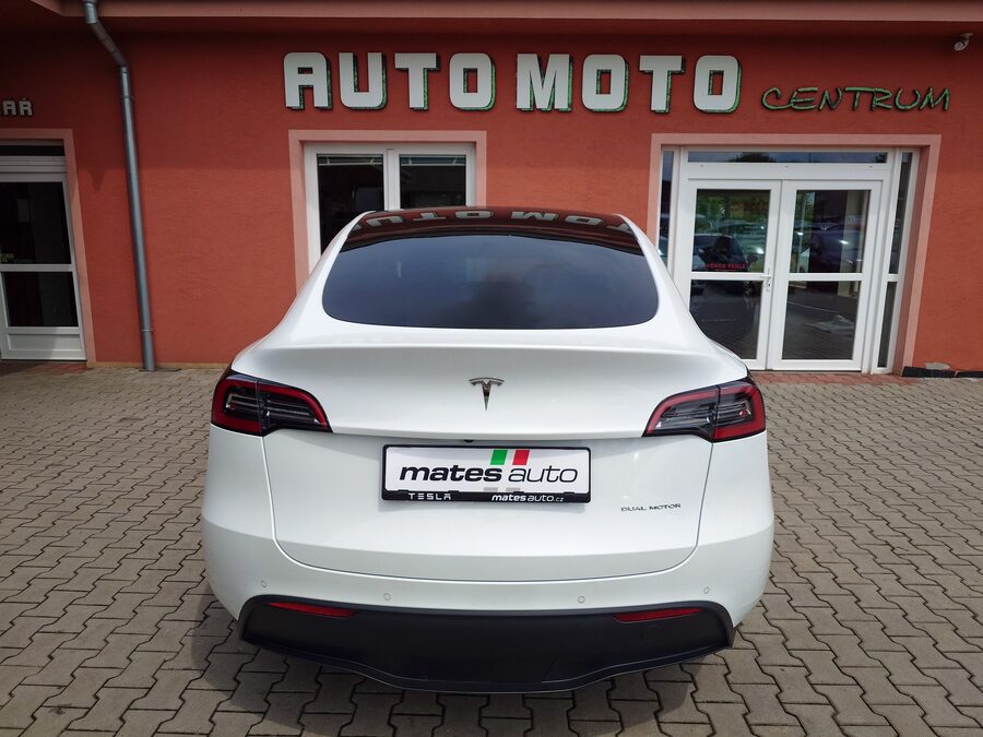 Tesla Model Y Long Range Dual Motor 378 kW – fotografie 8 z 23