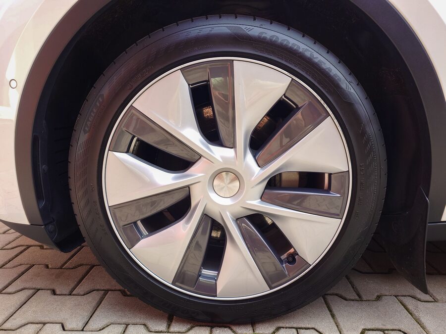 Tesla Model Y Long Range Dual Motor 378 kW – fotografie 11 z 23