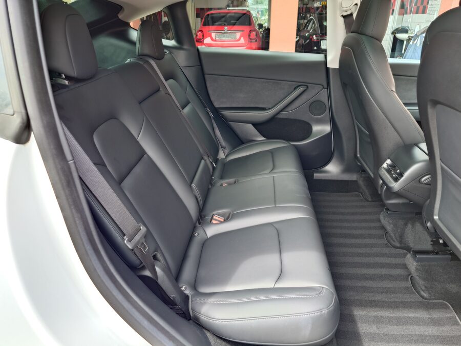Tesla Model Y Long Range Dual Motor 378 kW – fotografie 17 z 23