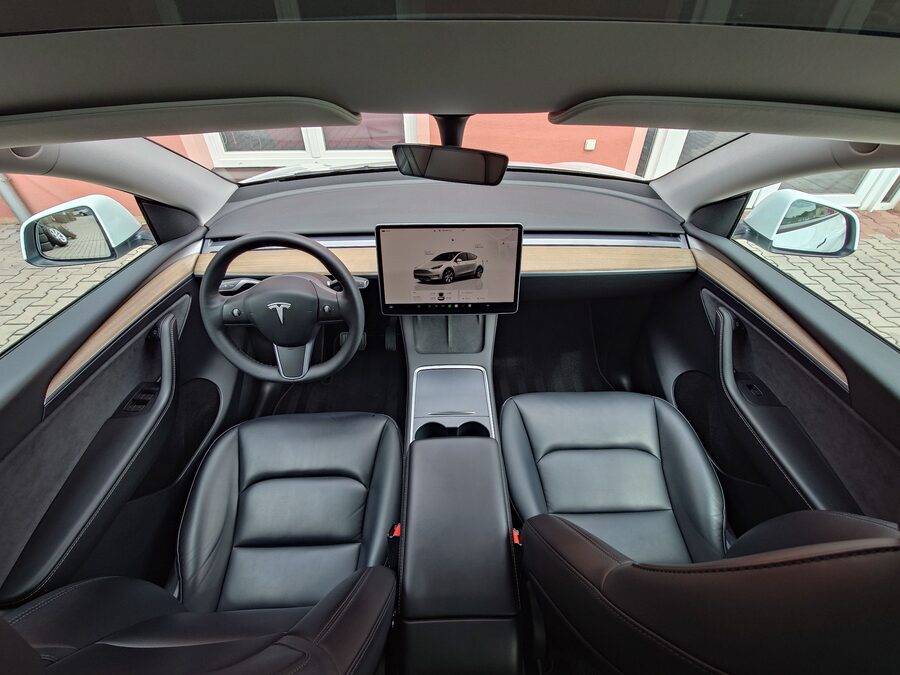 Tesla Model Y Long Range Dual Motor 378 kW – fotografie 20 z 23