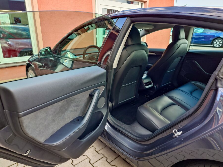 Tesla Model 3 Long Range Dual Motor 366 kW, acceleration boost – fotografie 15 z 24