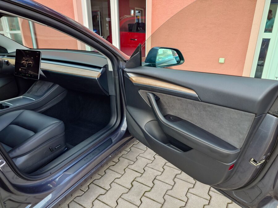 Tesla Model 3 Long Range Dual Motor 366 kW, acceleration boost – fotografie 19 z 24