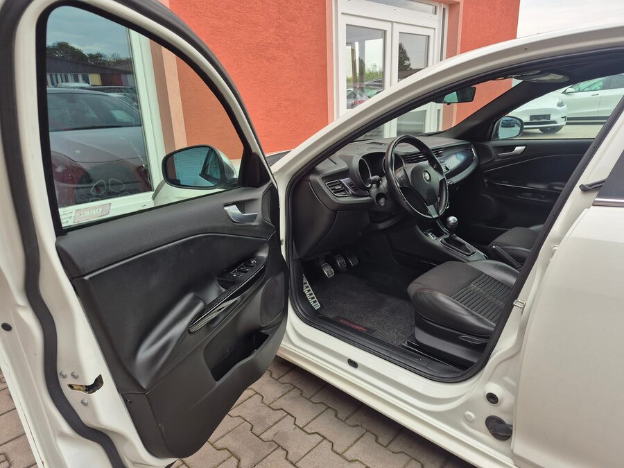 Alfa Romeo Giulietta QV 1.75 TBi 172 kW – fotografie 12 z 26