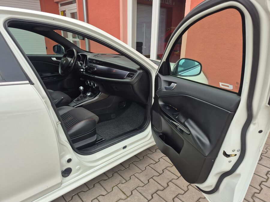 Alfa Romeo Giulietta QV 1.75 TBi 172 kW – fotografie 14 z 26