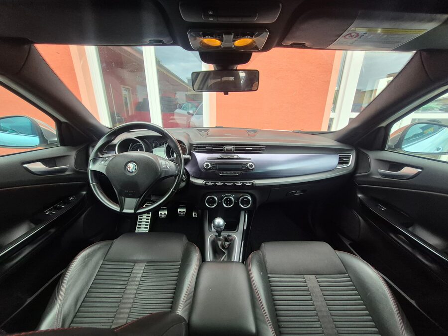 Alfa Romeo Giulietta QV 1.75 TBi 172 kW – fotografie 19 z 26