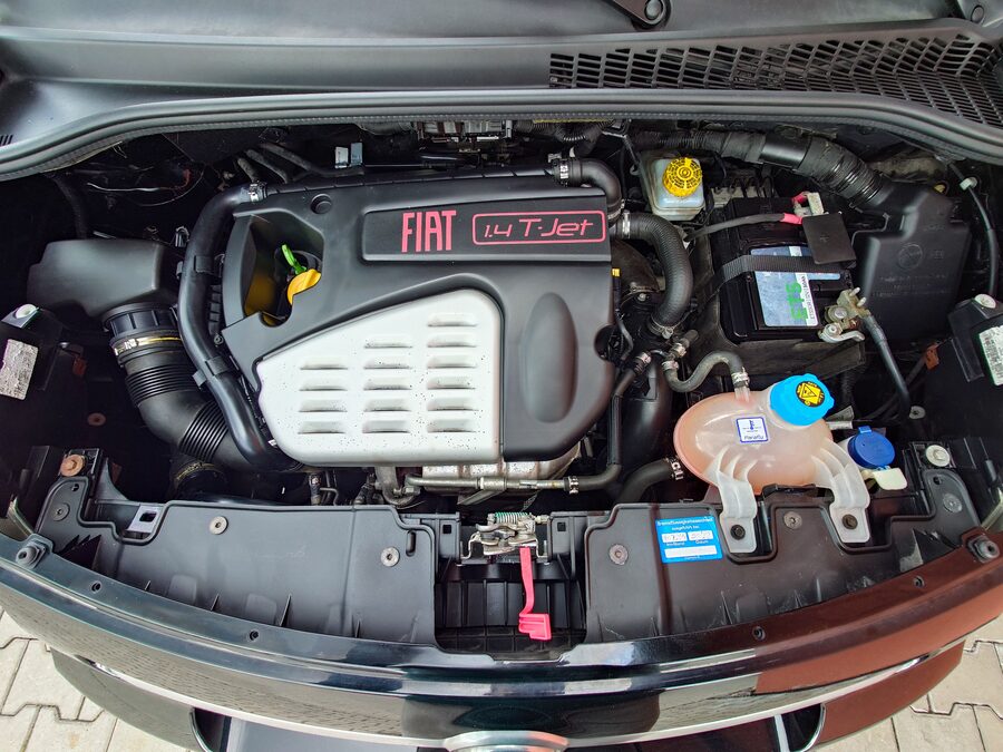 Fiat 500L Trekking 1.4 T-Jet 88 kW – fotografie 19 z 22