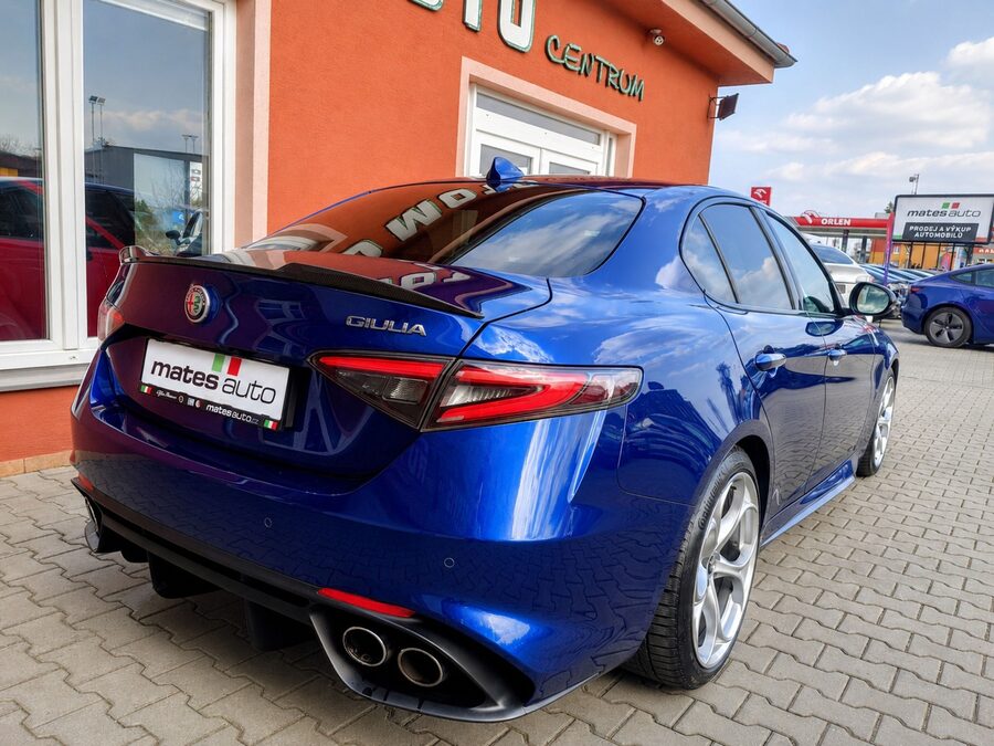 Alfa Romeo Giulia 2.9 V6 Bi-Turbo Quadrifoglio 375 kW – fotografie 7 z 30