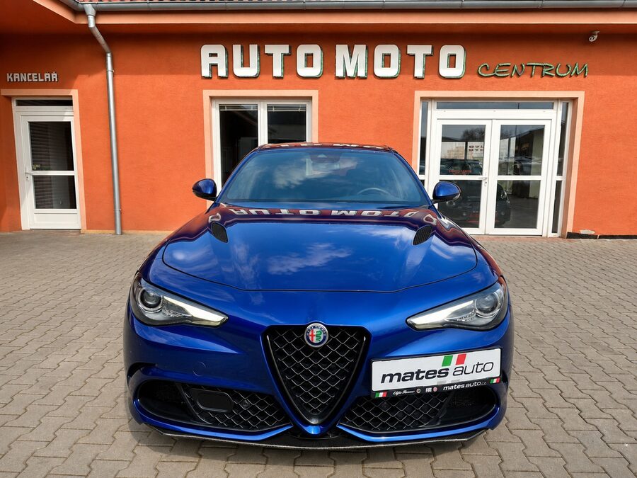 Alfa Romeo Giulia 2.9 V6 Bi-Turbo Quadrifoglio 375 kW – fotografie 8 z 30