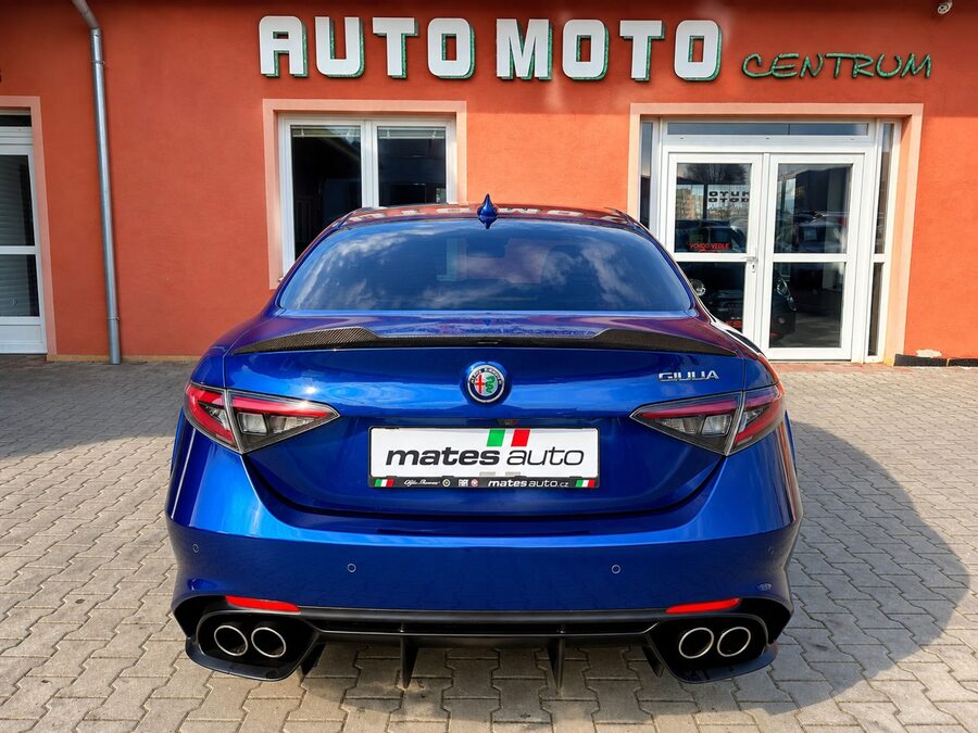 Alfa Romeo Giulia 2.9 V6 Bi-Turbo Quadrifoglio 375 kW – fotografie 9 z 30