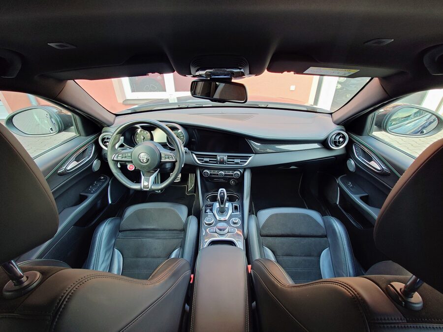 Alfa Romeo Giulia 2.9 V6 Bi-Turbo Quadrifoglio 375 kW – fotografie 21 z 30