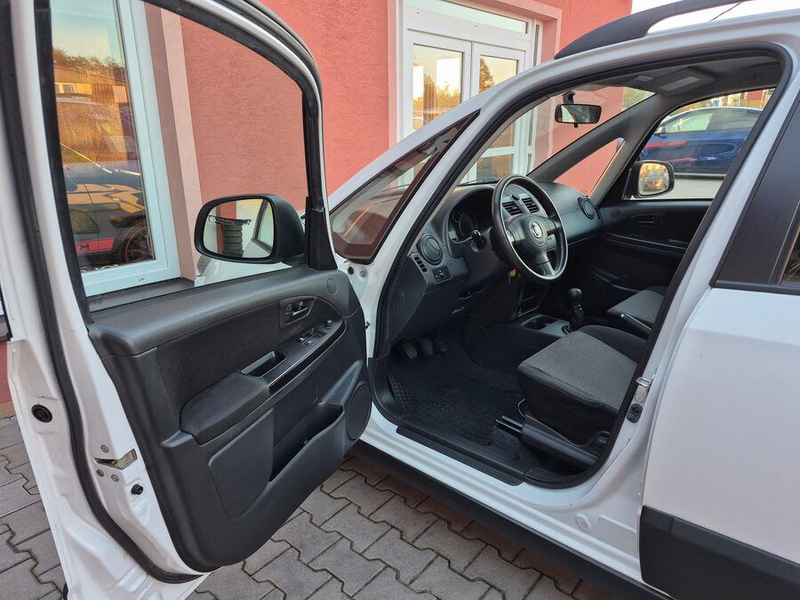 Fiat Sedici 1.6 88 kW Dynamic 4x4 – fotografie 12 z 24