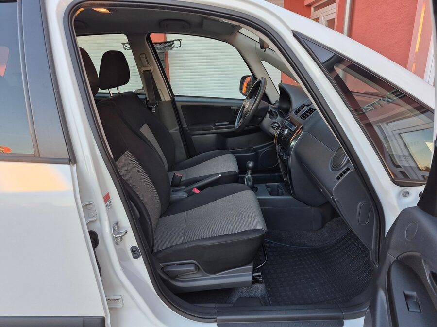 Fiat Sedici 1.6 88 kW Dynamic 4x4 – fotografie 13 z 24