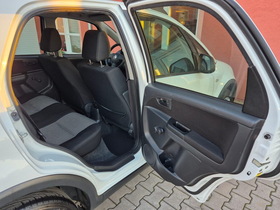 Fiat Sedici 1.6 88 kW Dynamic 4x4 – fotografie 16 z 24