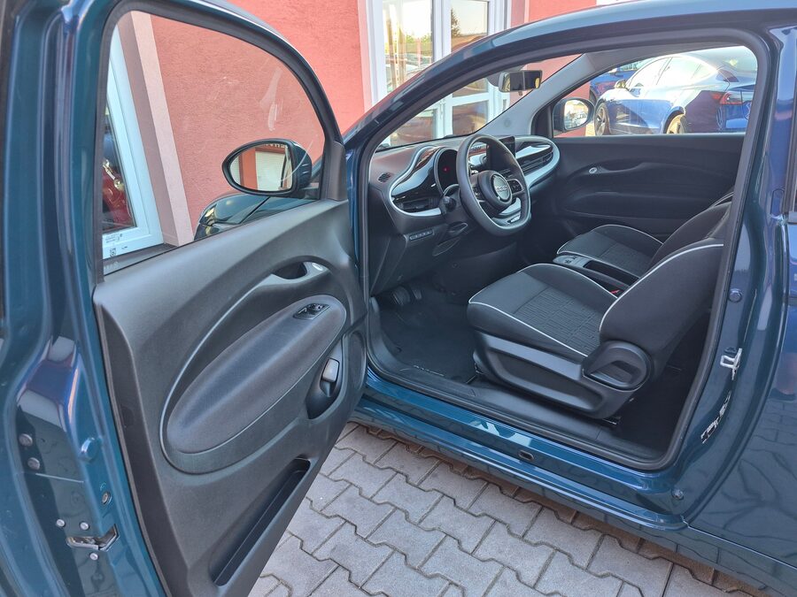 Fiat 500E 70 kW ACTION PLUS – fotografie 13 z 24
