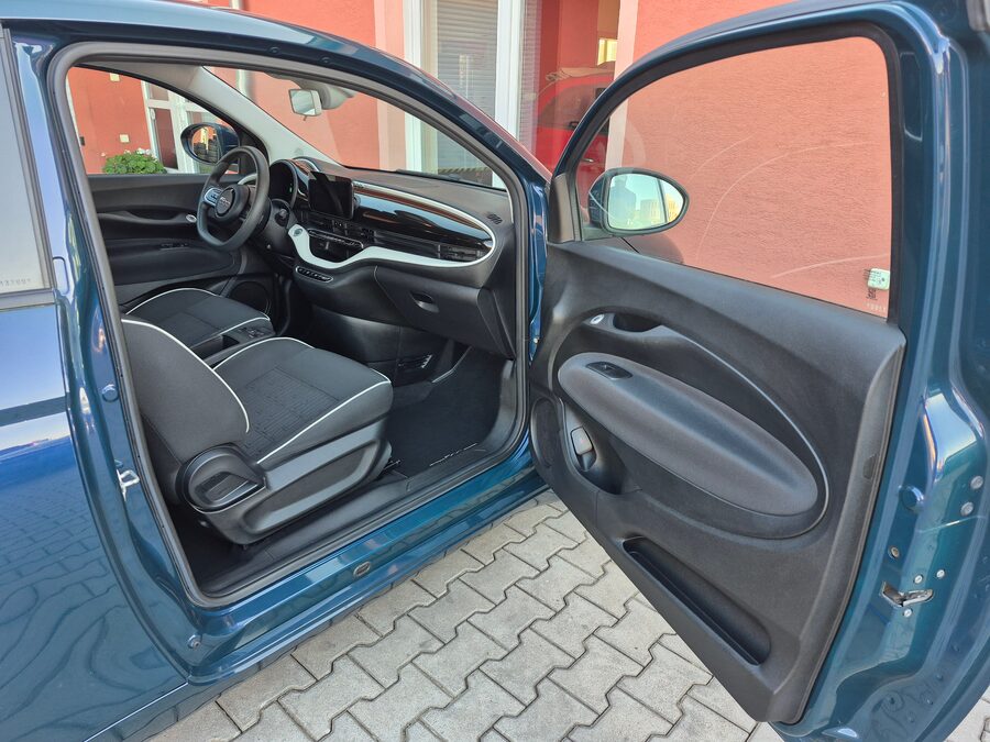 Fiat 500E 70 kW ACTION PLUS – fotografie 15 z 24