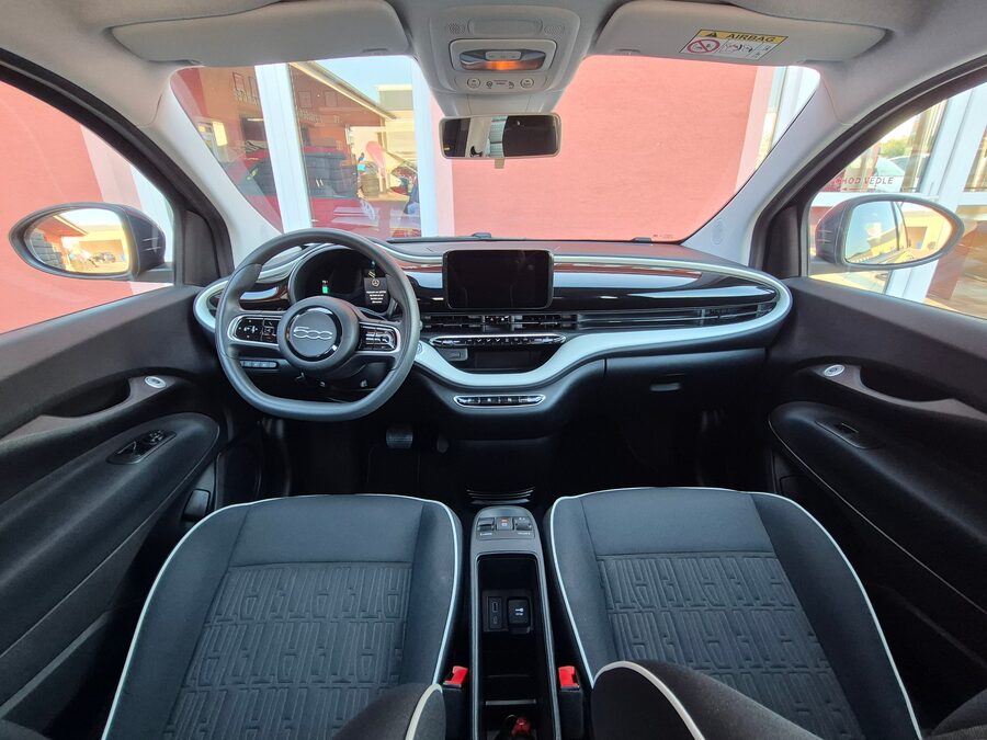 Fiat 500E 70 kW ACTION PLUS – fotografie 18 z 24