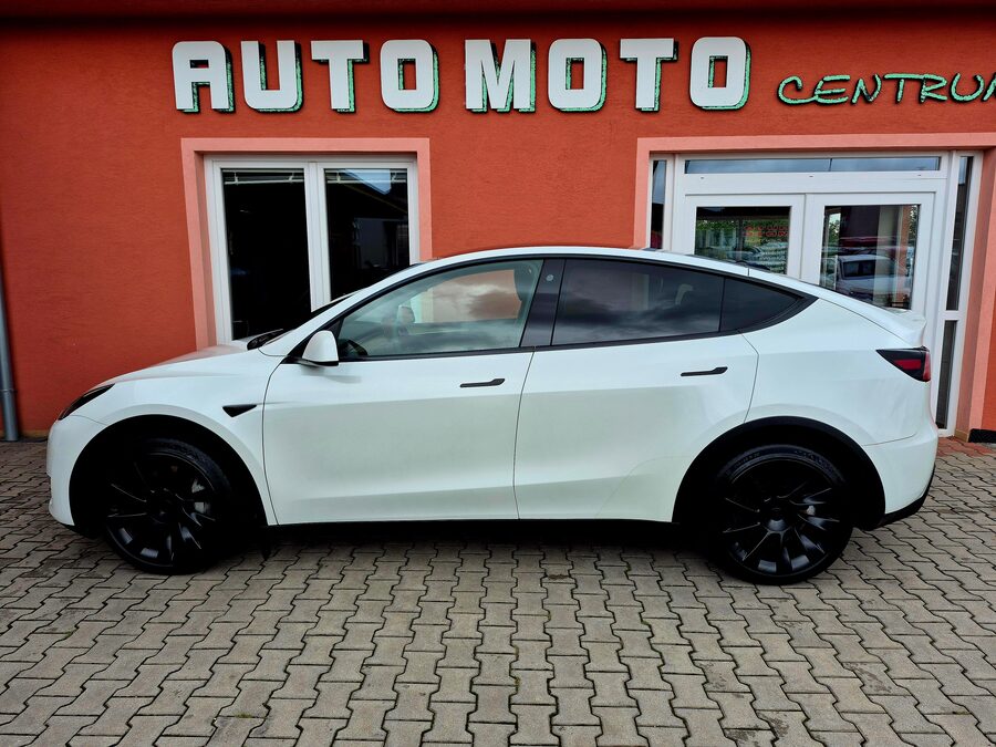 Tesla Model Y Long Range Dual Motor 378kW - BERLÍN – fotografie 2 z 26