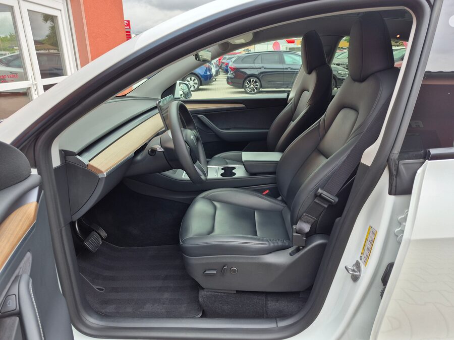 Tesla Model Y Long Range Dual Motor 378kW - BERLÍN – fotografie 12 z 26