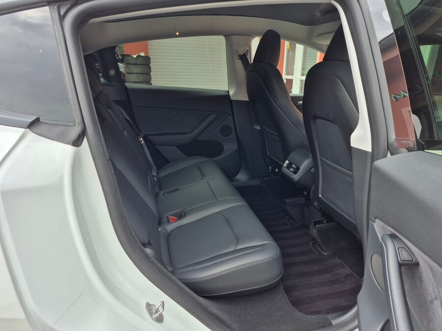 Tesla Model Y Long Range Dual Motor 378kW - BERLÍN – fotografie 16 z 26