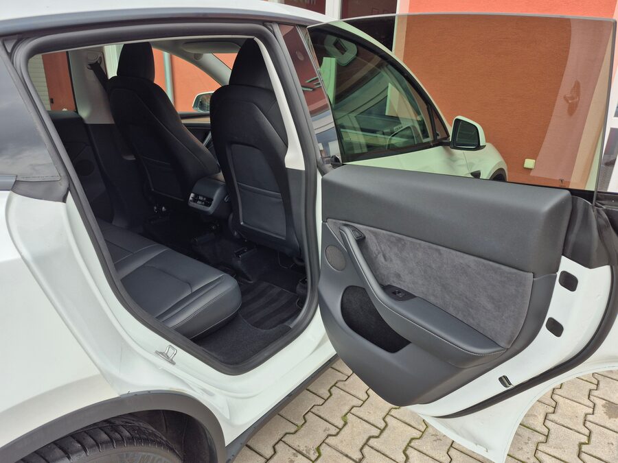 Tesla Model Y Long Range Dual Motor 378kW - BERLÍN – fotografie 17 z 26