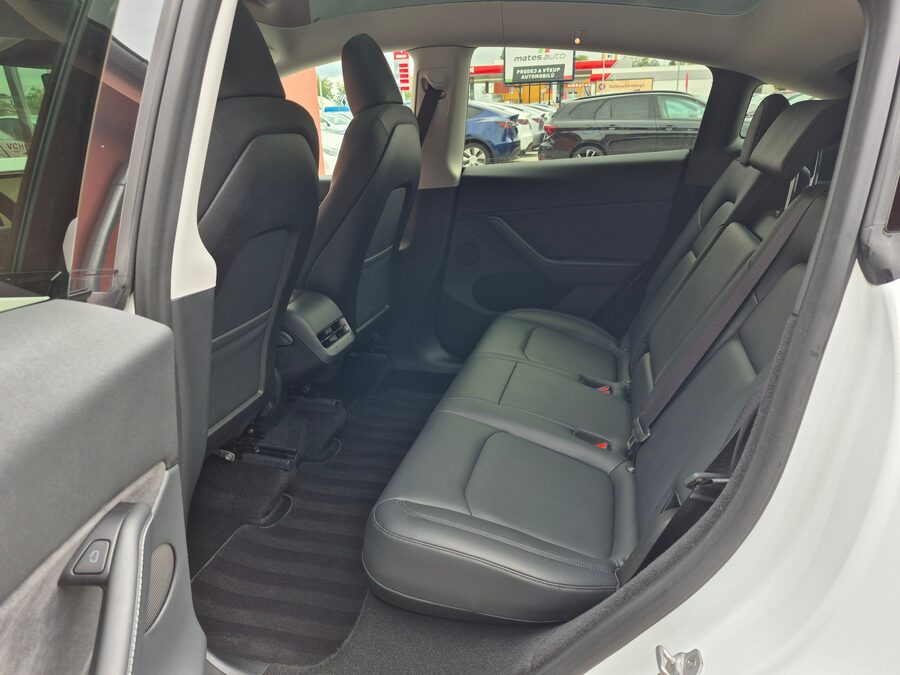 Tesla Model Y Long Range Dual Motor 378kW - BERLÍN – fotografie 18 z 26