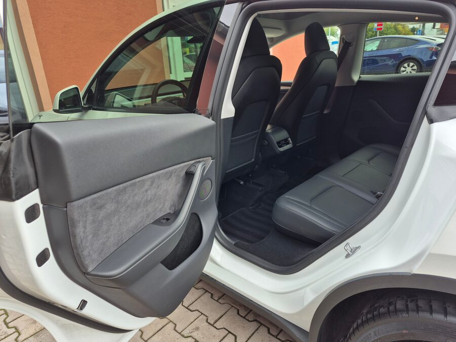 Tesla Model Y Long Range Dual Motor 378kW - BERLÍN – fotografie 19 z 26