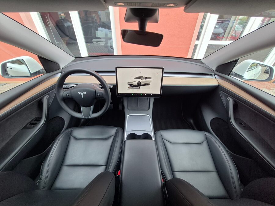Tesla Model Y Long Range Dual Motor 378kW - BERLÍN – fotografie 21 z 26