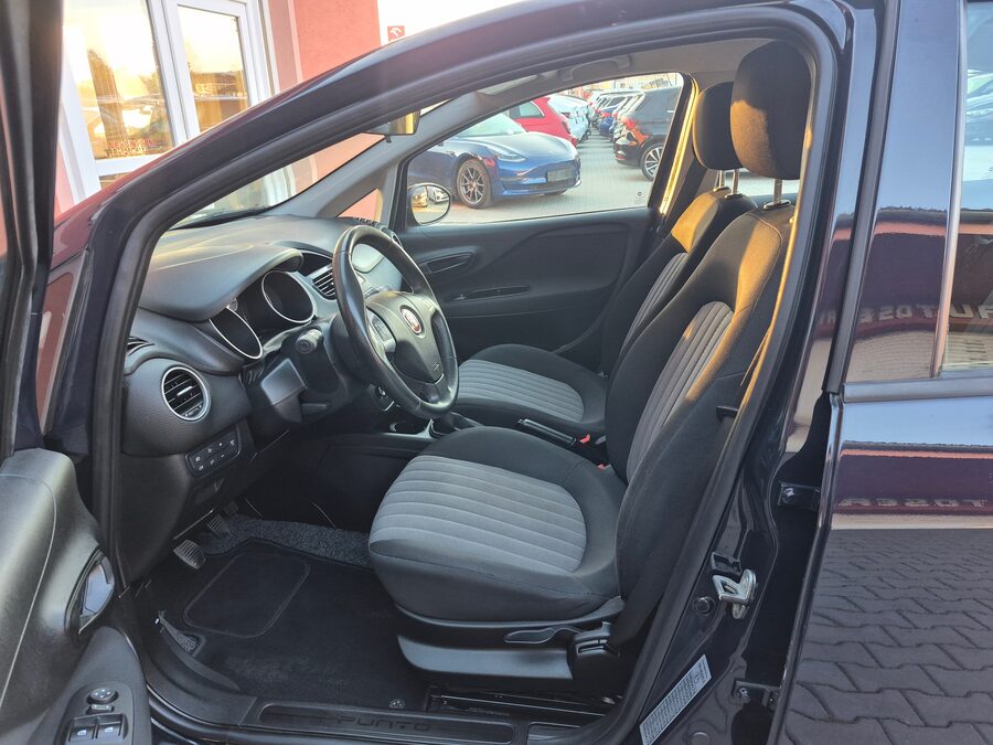 Fiat Punto 1.4 Basis 57 kW – fotografie 11 z 22
